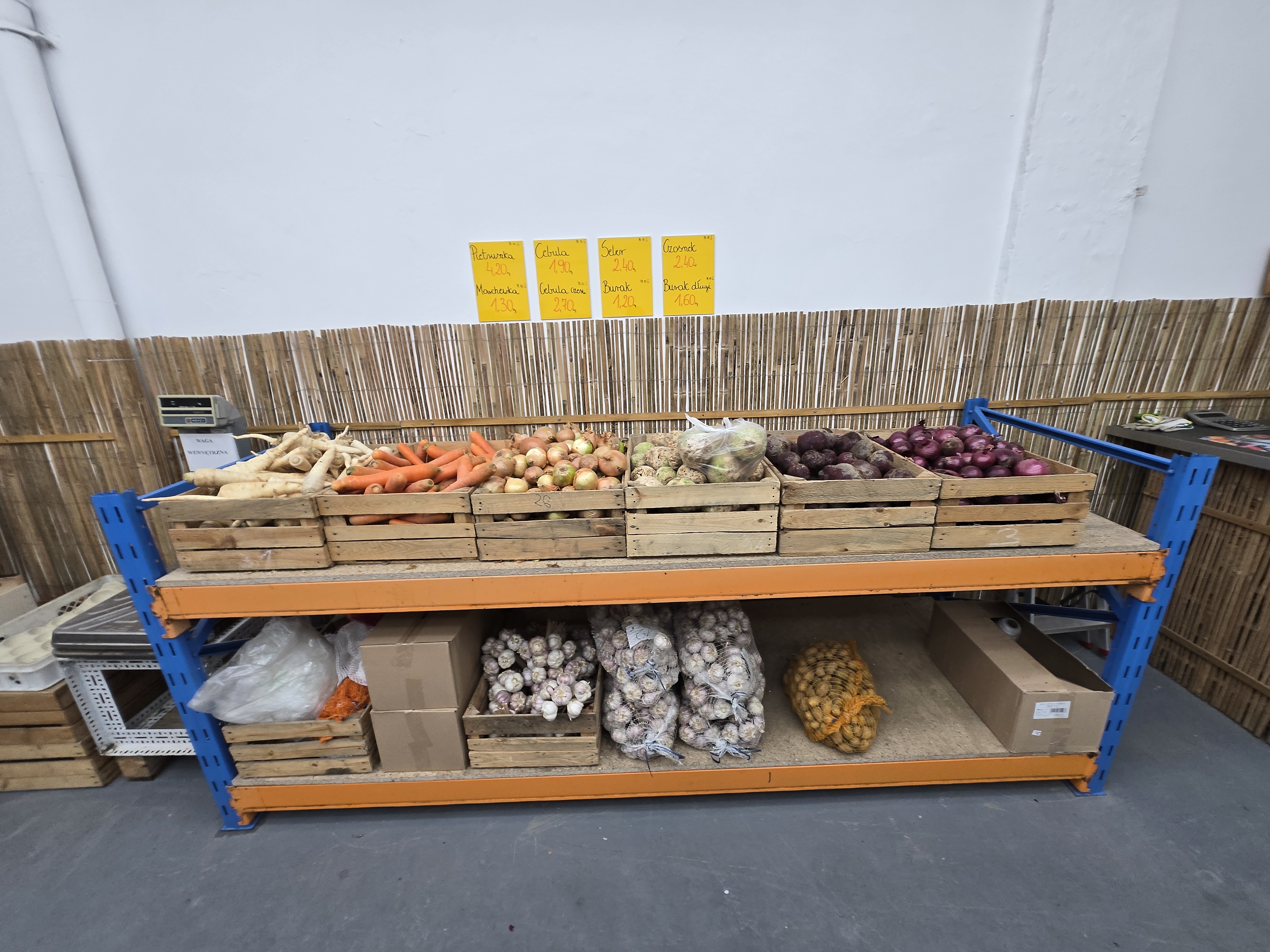 Warzywa liściaste w skrzynkach